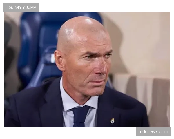 齐达内中场艺术再显神韵,大师级掌控引领球队稳中求胜 齐达内中场艺术再显神韵,大师级掌控引领球队稳中求胜