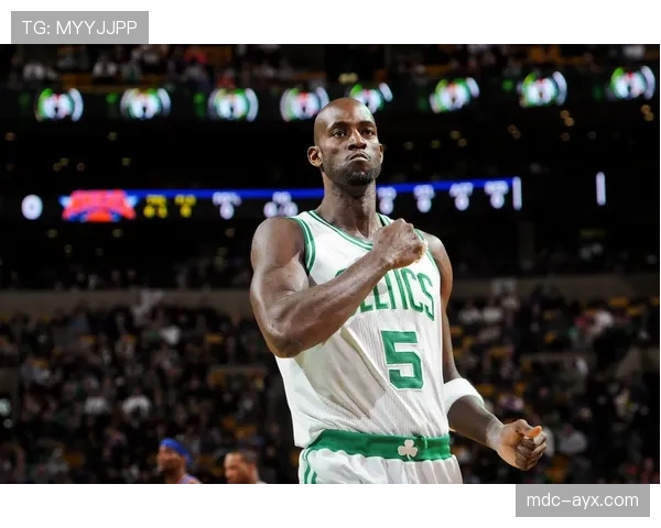 加内特篮下高效砍分提升球队内线防守强度