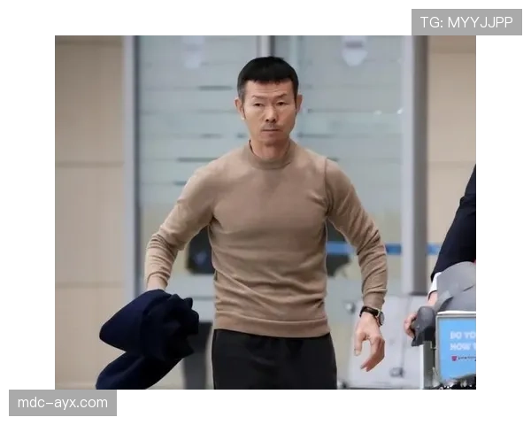 孙兴慜上场像邻家大哥，下了飞机那只包把我月工资分分钟碾成渣